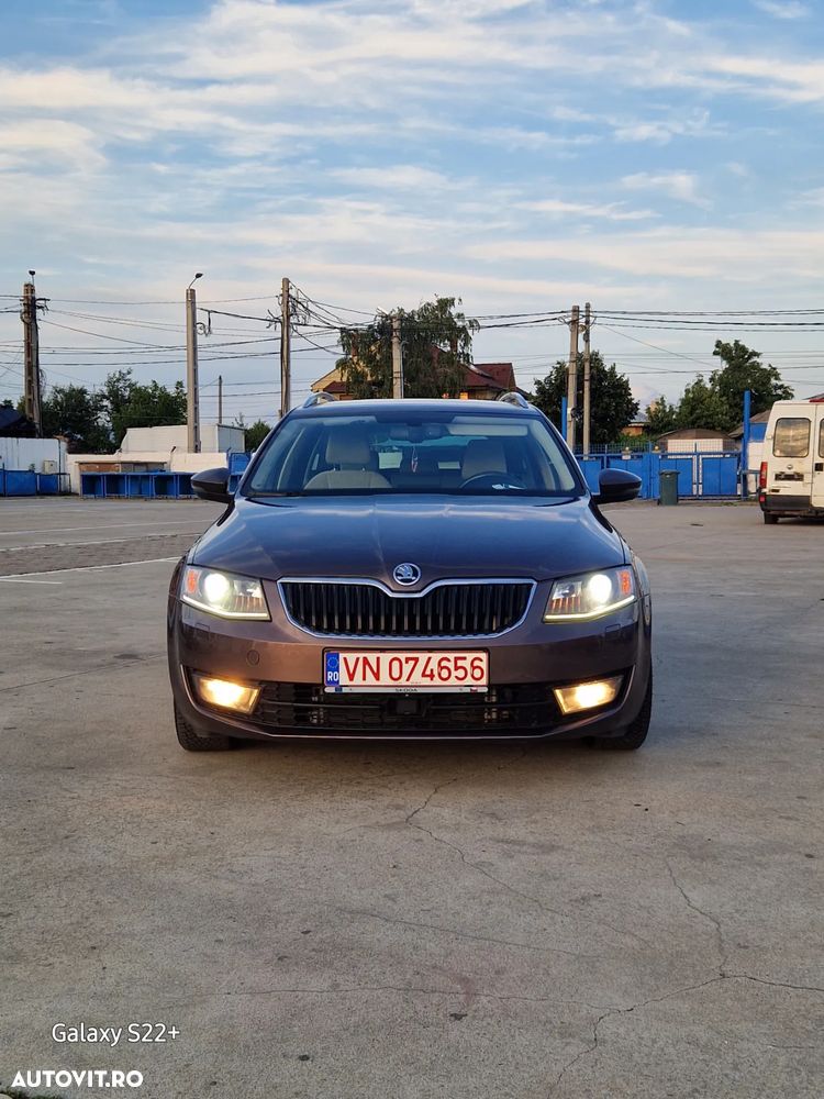 Skoda Octavia Combi 2.0 TDI DSG Premium Edition - 1