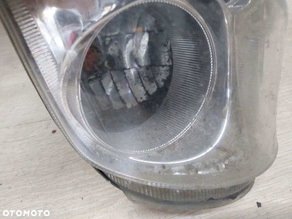 LEXUS IS II 200 220d halogen prawy przód klosz - 4
