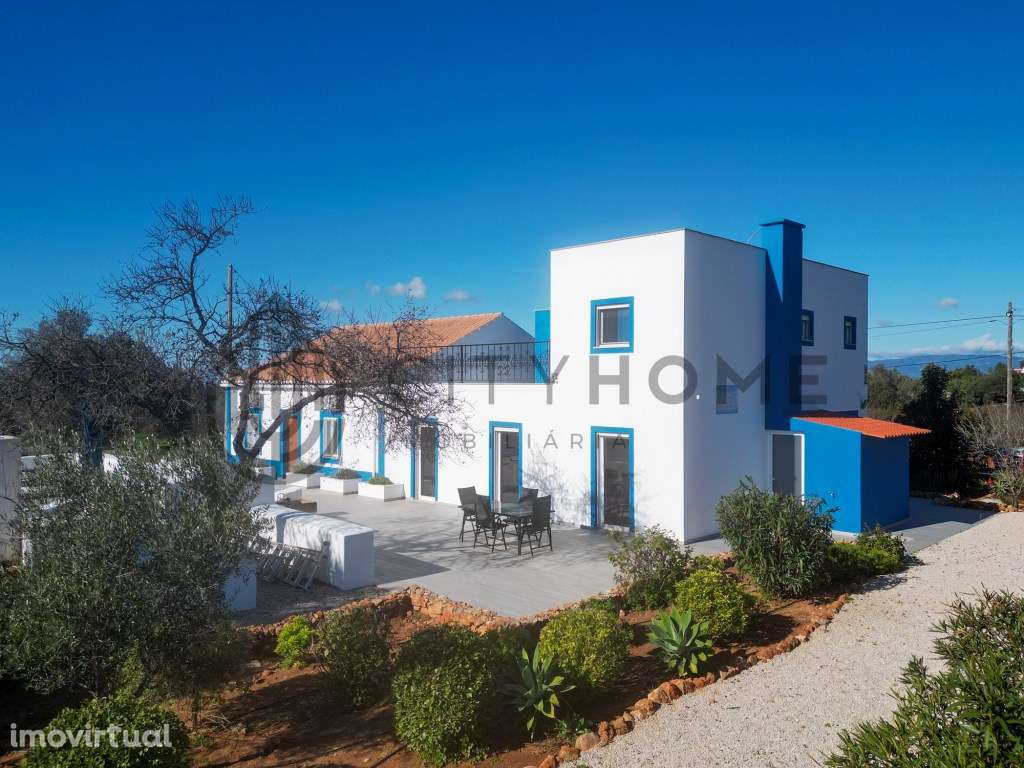 Moradia T4 com piscina infinita em terreno amplo em Silves - Grande imagem: 4/45