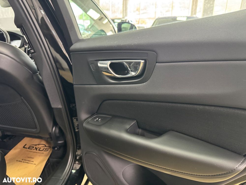 Volvo XC 60 T8 Twin Engine AWD Momentum Pro - 21