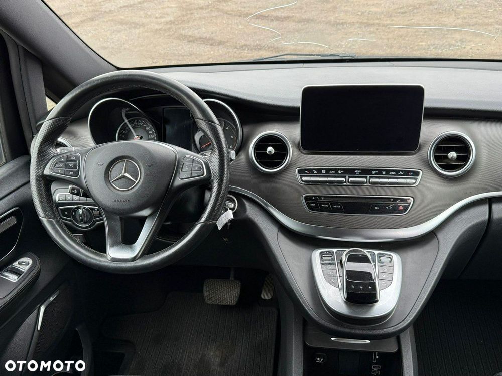 Mercedes-Benz Klasa V - 20