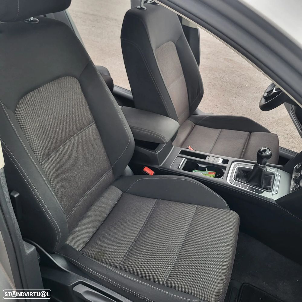 VW Passat Variant 1.6 TDI BlueMotion - 35