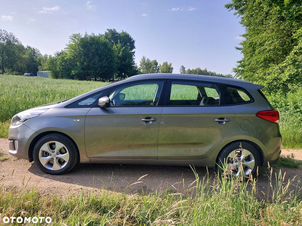 Kia Carens - 4