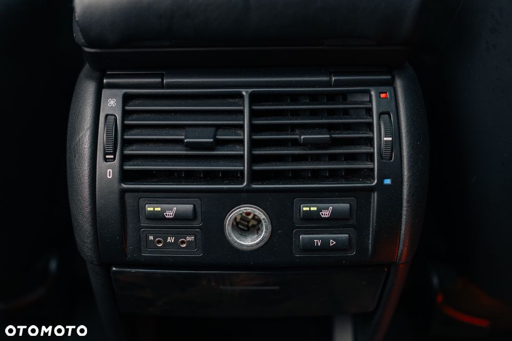 BMW X5 4.8 is - 38