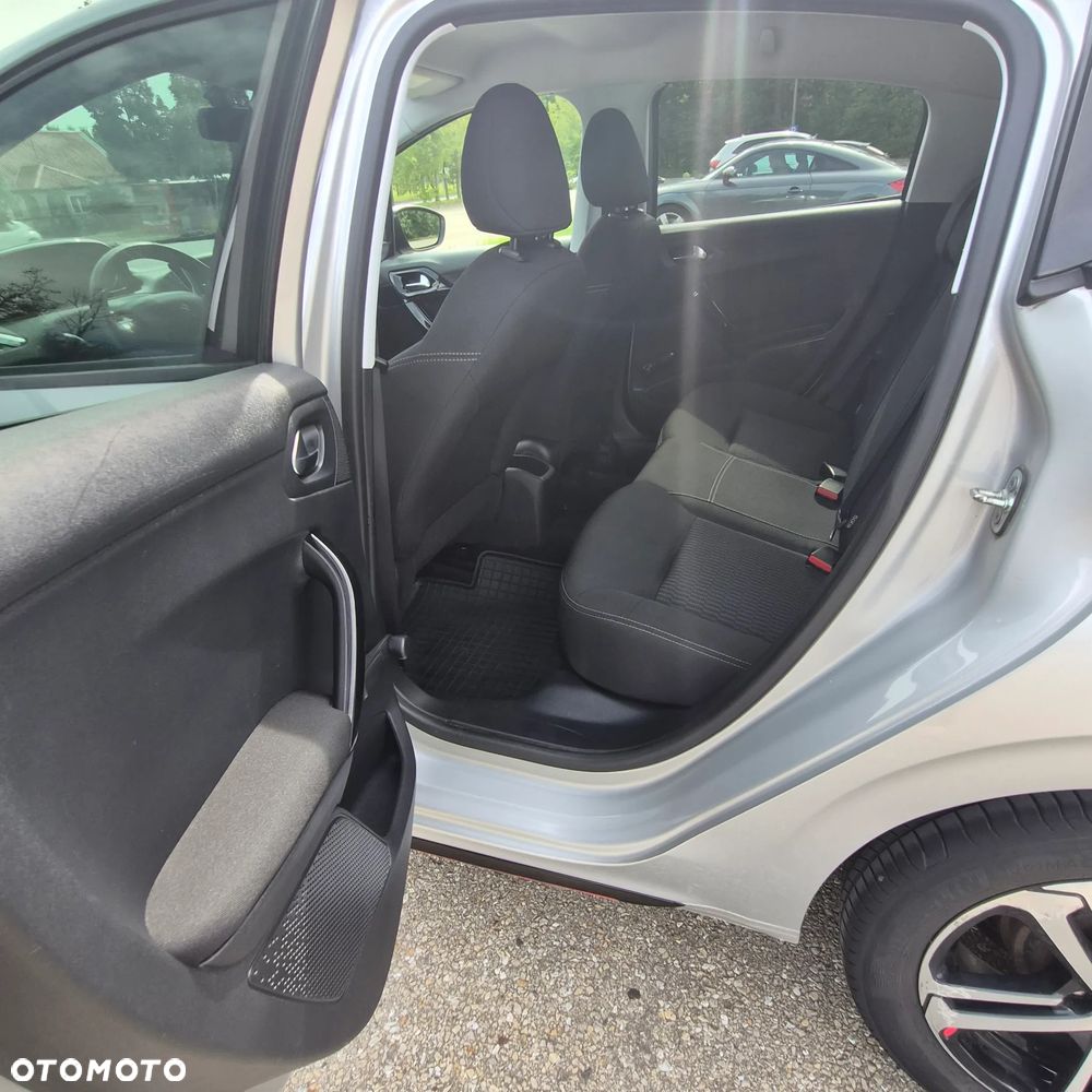 Peugeot 208 - 28