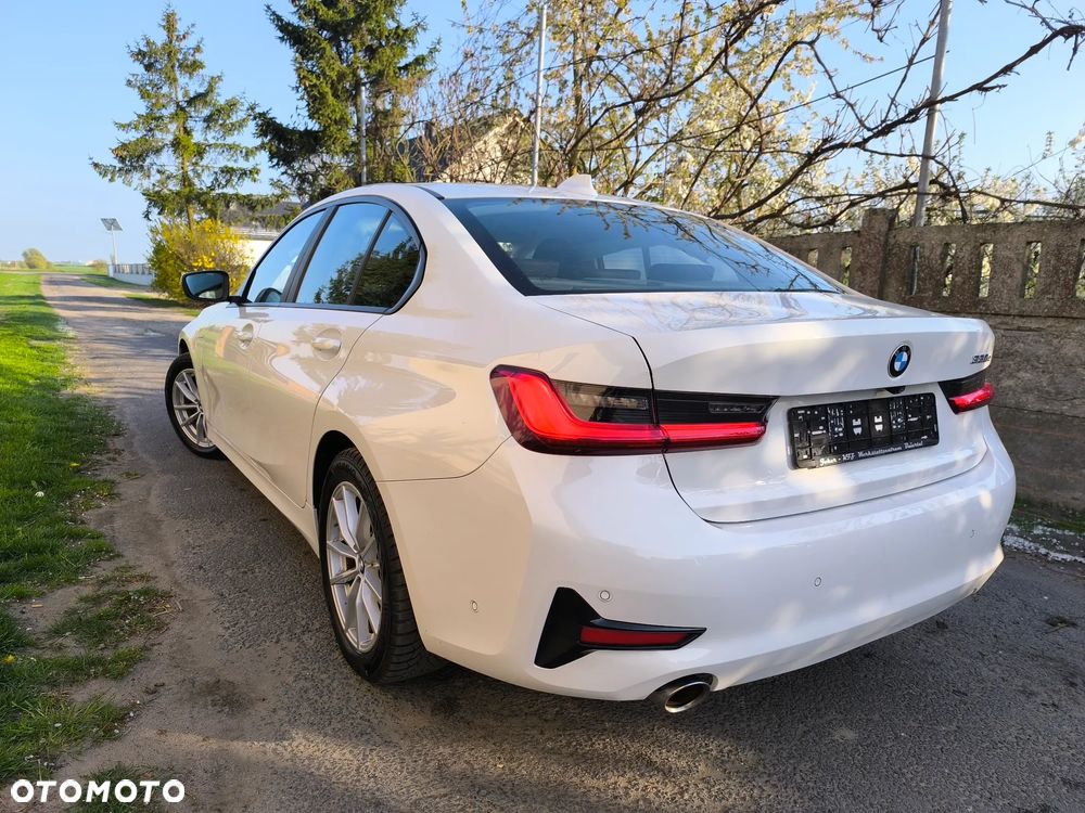 BMW Seria 3 330e iPerformance Sport Line - 16