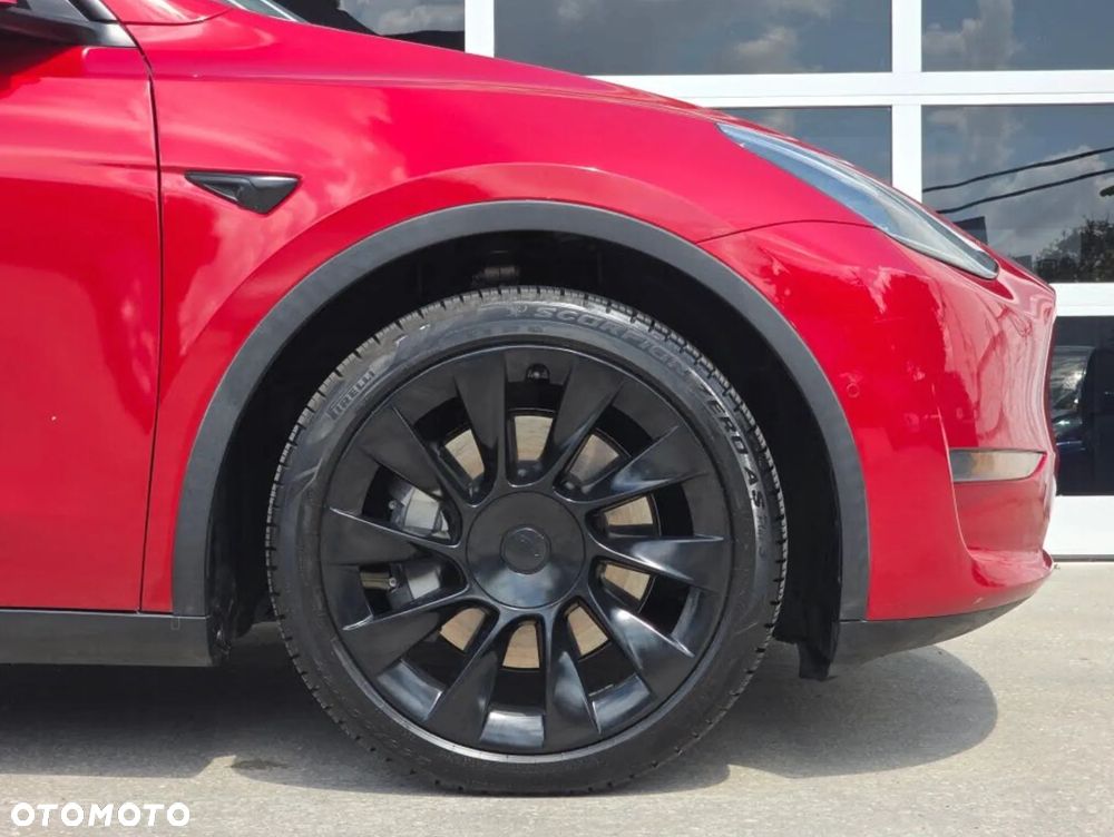 Tesla Model Y - 5