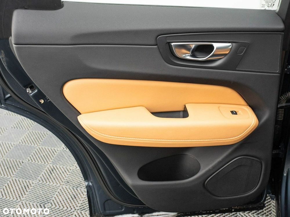 Volvo XC 60 B5 D AWD Inscription - 26