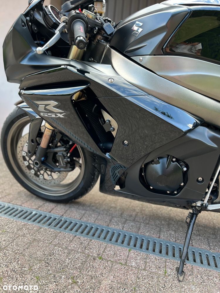 Suzuki GSX-R - 25