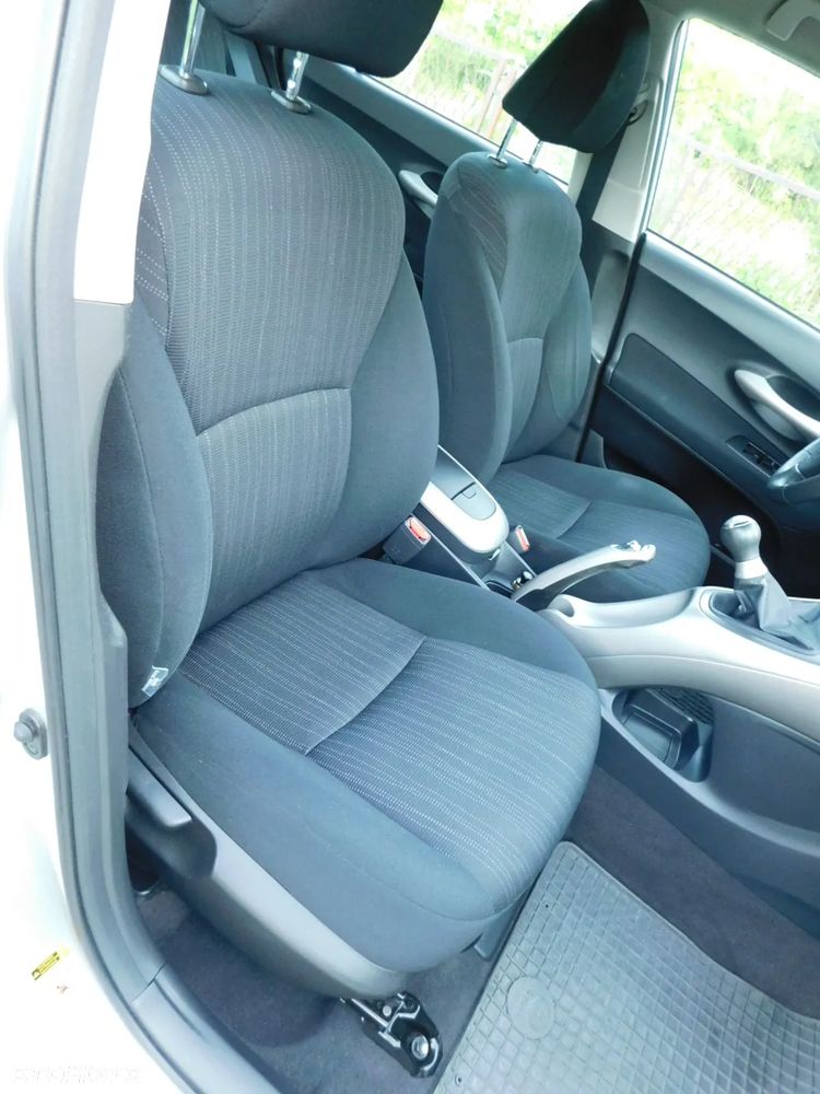 Toyota Auris 1.6 VVT-i Executive - 20