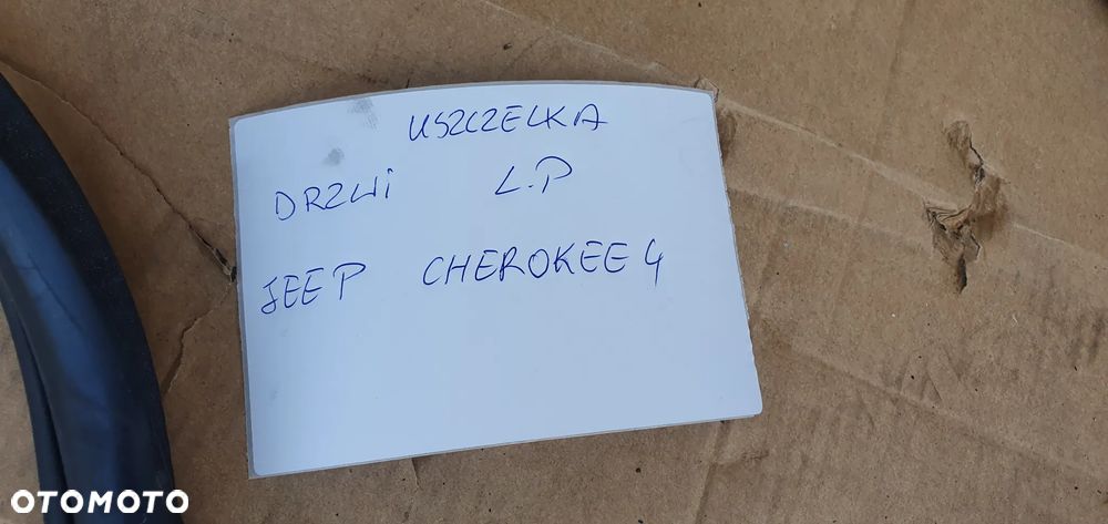 Uszczelka drzwi lewy przód przednia lewa Jeep Grand Cherokee IV WK2 - 7