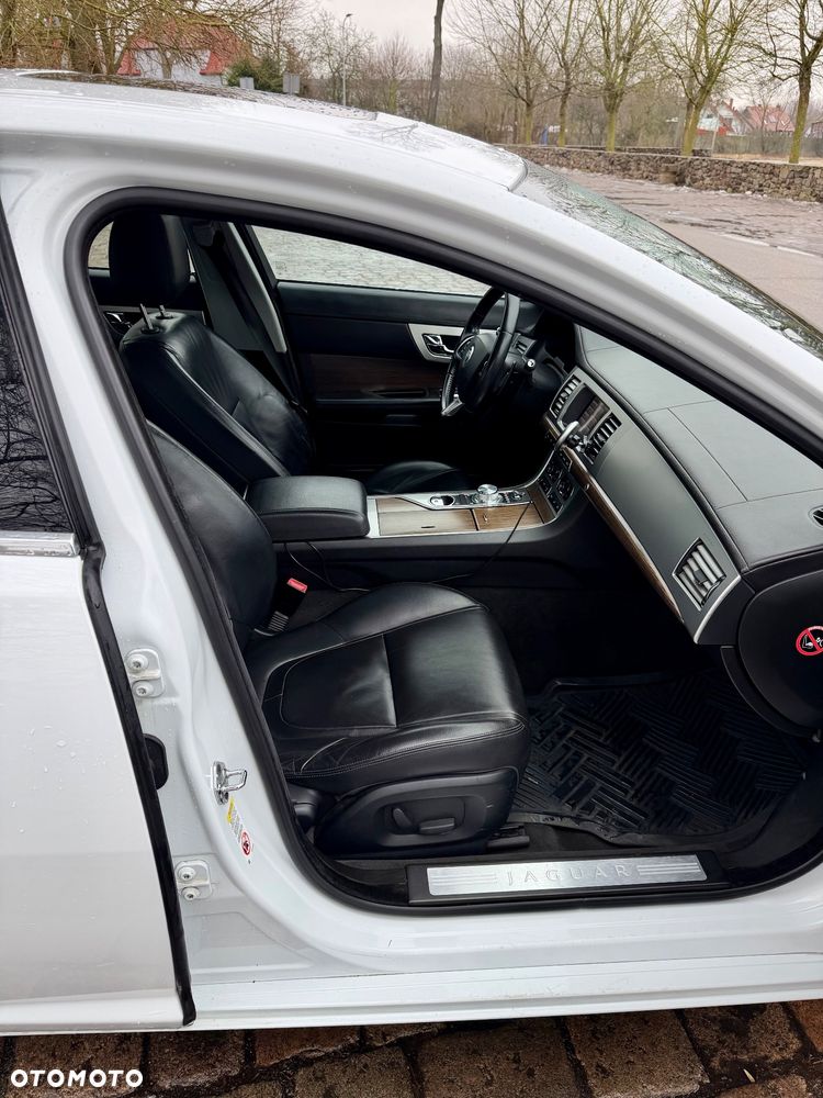 Jaguar XF 5.0 V8 Luxury - 12