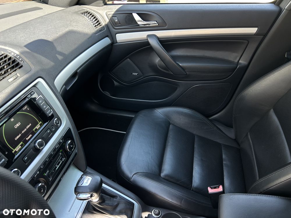 Skoda Octavia 2.0 TSI DSG RS - 16