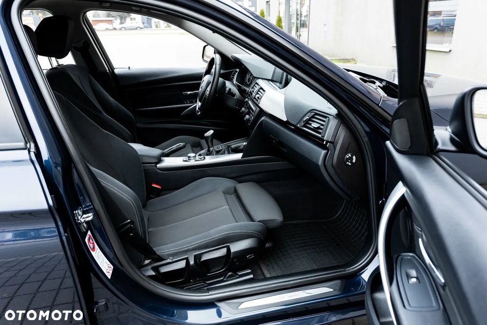 BMW Seria 3 320d DPF Edition Sport - 21