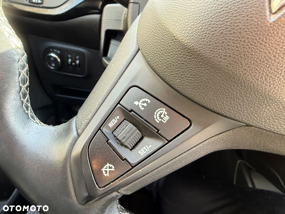 Opel Corsa 1.4 Cosmo - 7