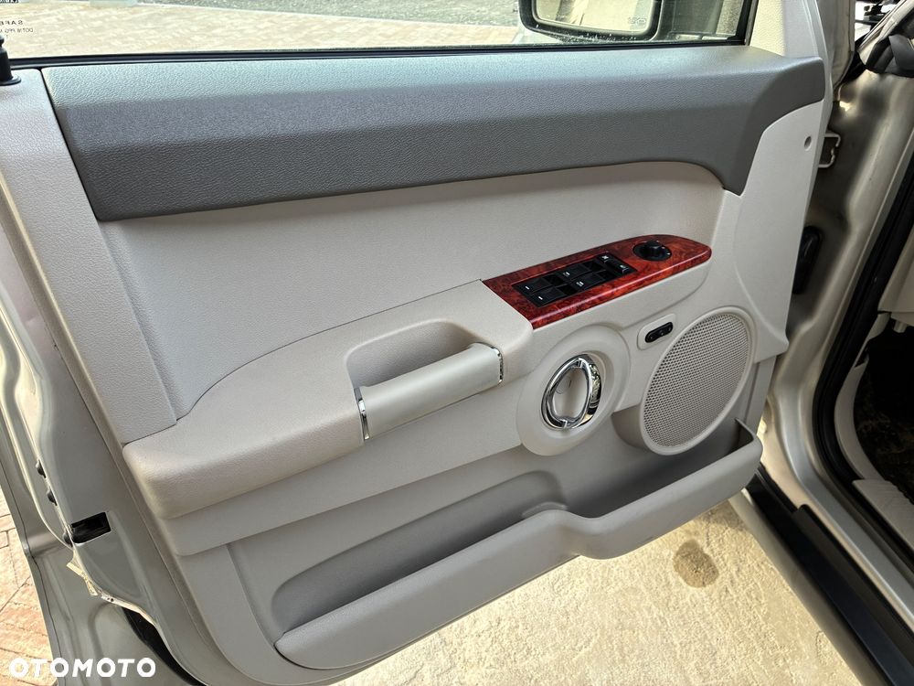 Jeep Commander 5.7 V8 HEMI Automatik Limited - 33