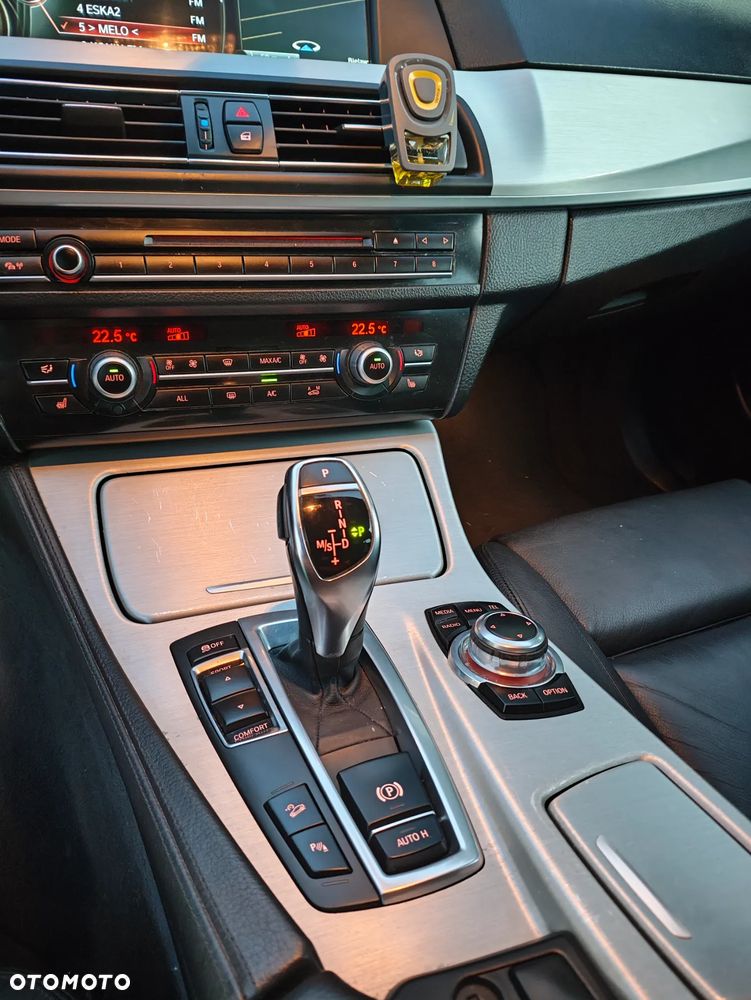 BMW Seria 5 525d xDrive - 16