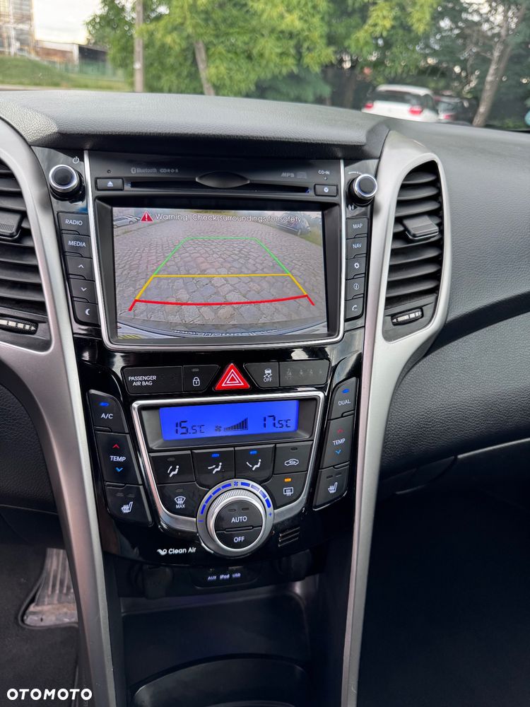 Hyundai i30 i30cw 1.6 CRDi Fifa World Cup Edition - 24