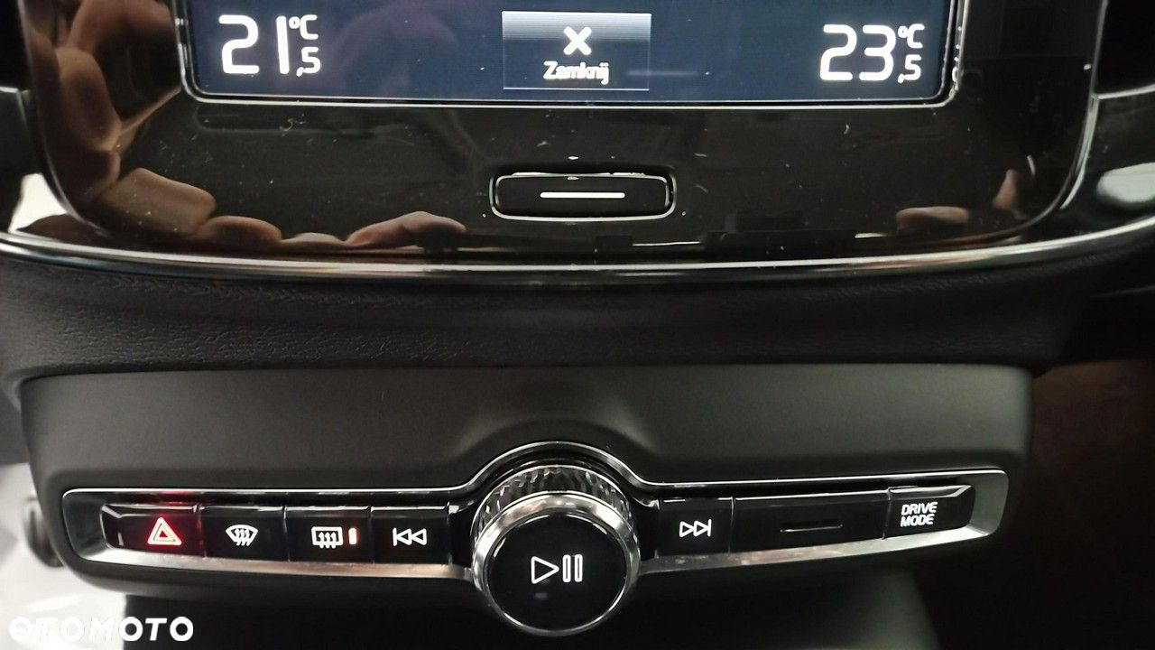 Volvo XC 40 T3 Momentum Pro - 19