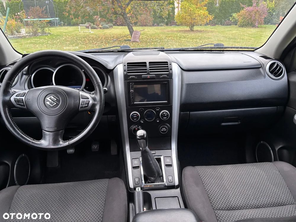 Suzuki Grand Vitara 2.4 De Luxe - 17