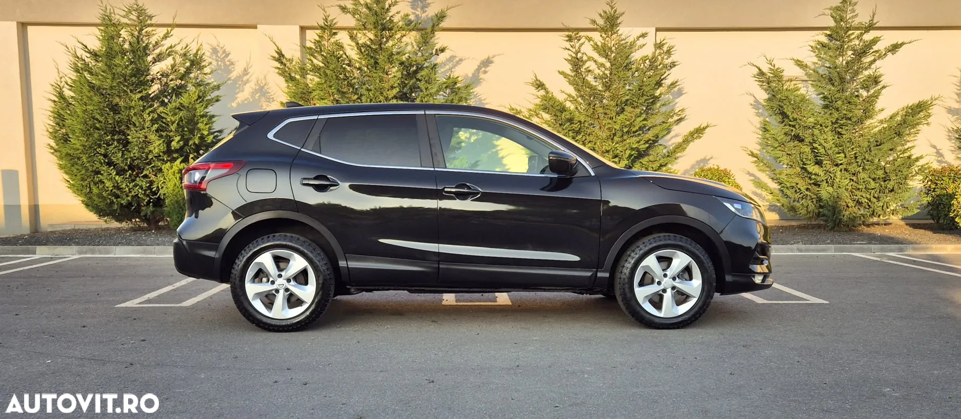 Nissan Qashqai 1.6 DCI ALL-MODE 4x4i Black Edition - 6