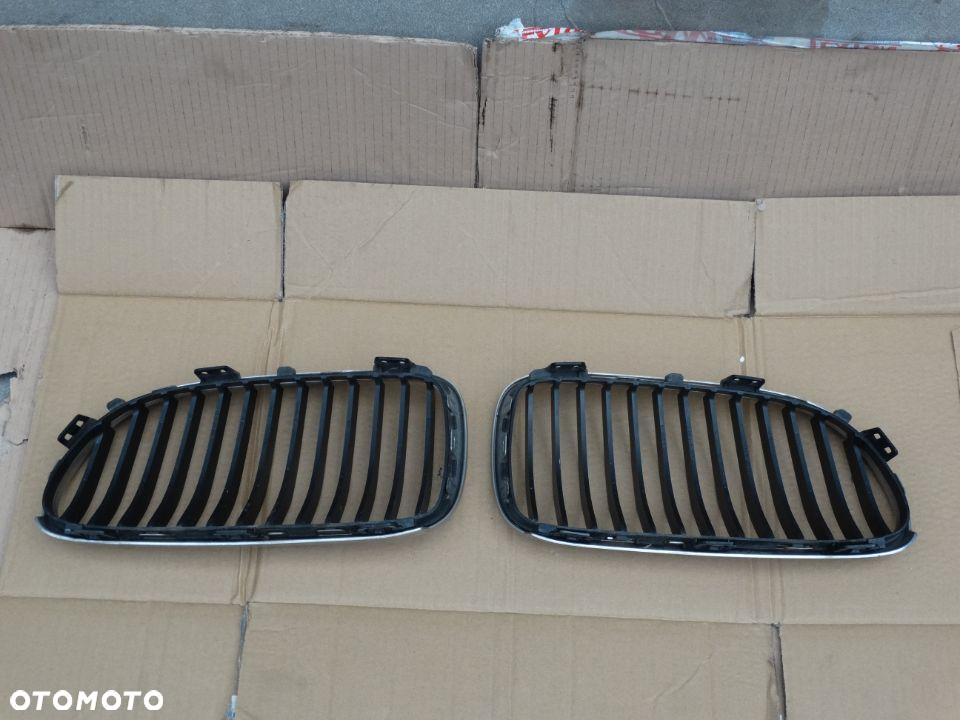 BMW E92 E93 LIft E90 Coupe Nerki Atrapa Grill Komplet Igła - 3