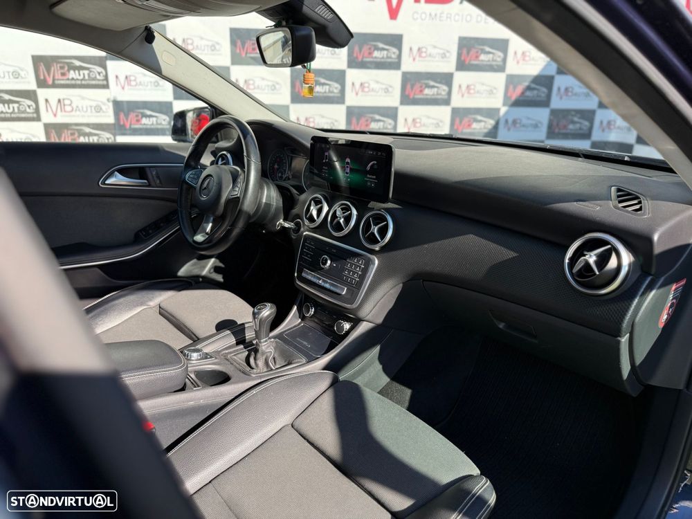 Mercedes-Benz A 180 - 35