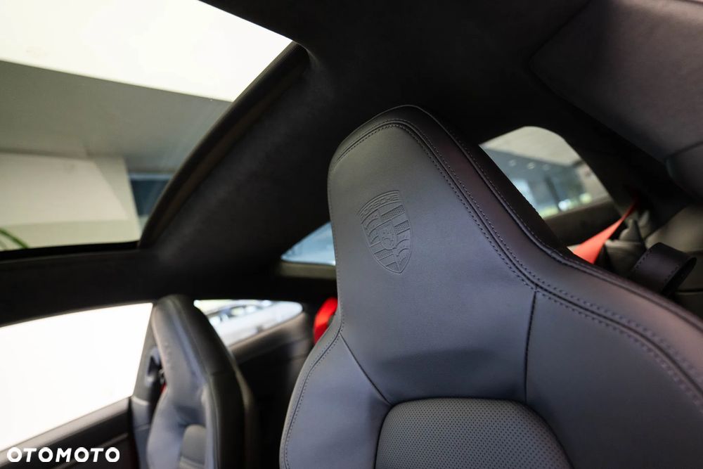 Porsche 911 Carrera T-Hybrid 4 GTS - 34