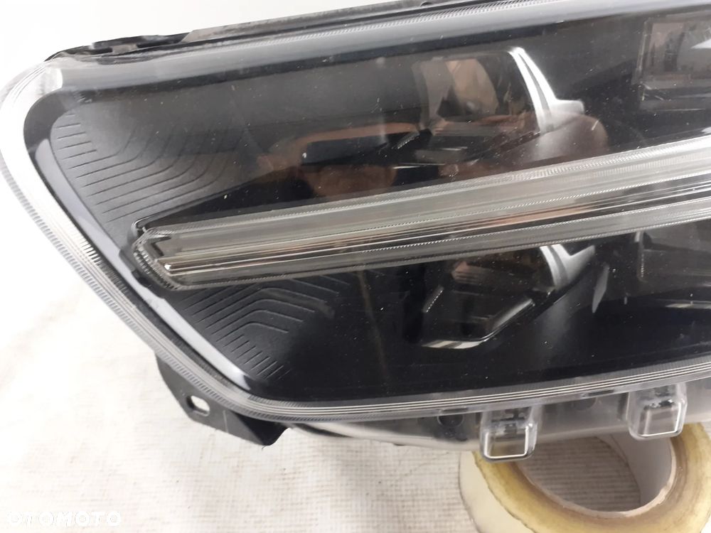 Lampa Volvo XC40 prawa Mid led 31655635 - 2