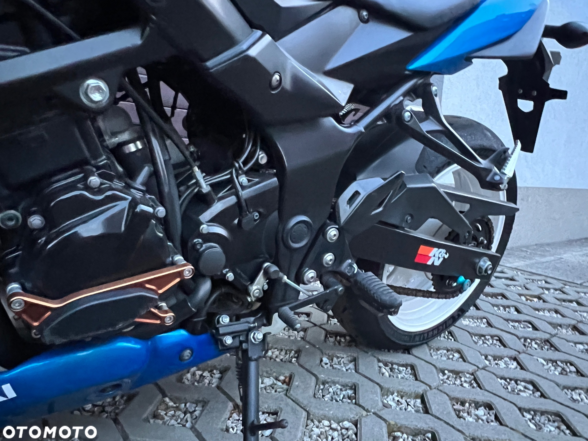 Suzuki GSR - 15