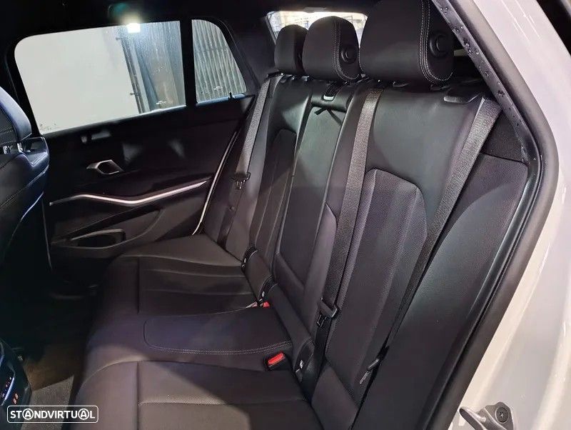 BMW 320 e Pack Desportivo M Auto - 21
