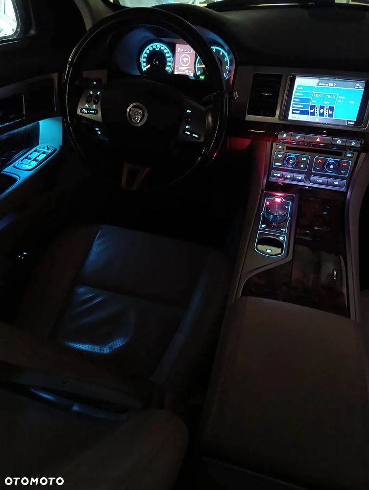 Jaguar XF 3.0 V6 Luxury - 16