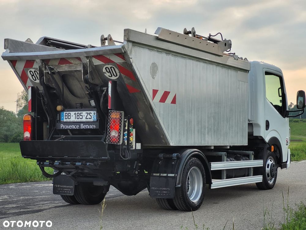 Renault Maxity Cabstar - 12