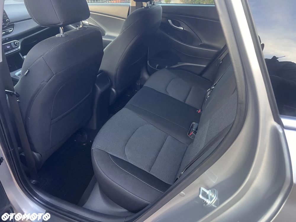 Hyundai i30 ver-1-6-d-comfort - 15