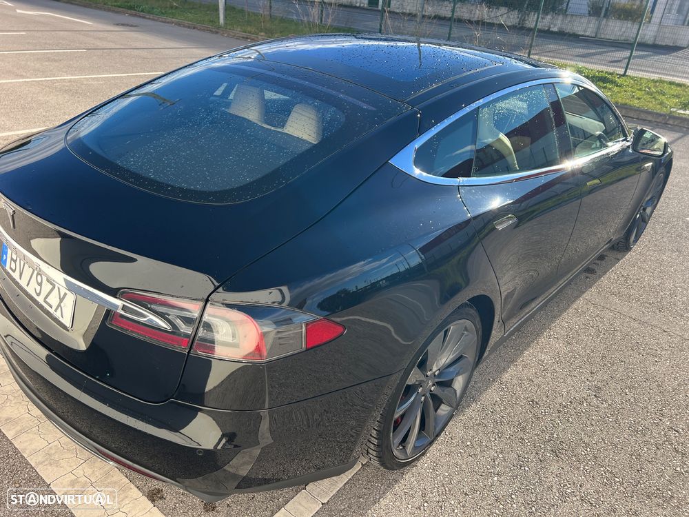 Tesla Model S P90D - 11