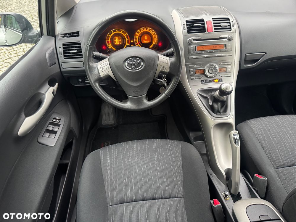 Toyota Auris 1.6 VVT-i Executive - 23