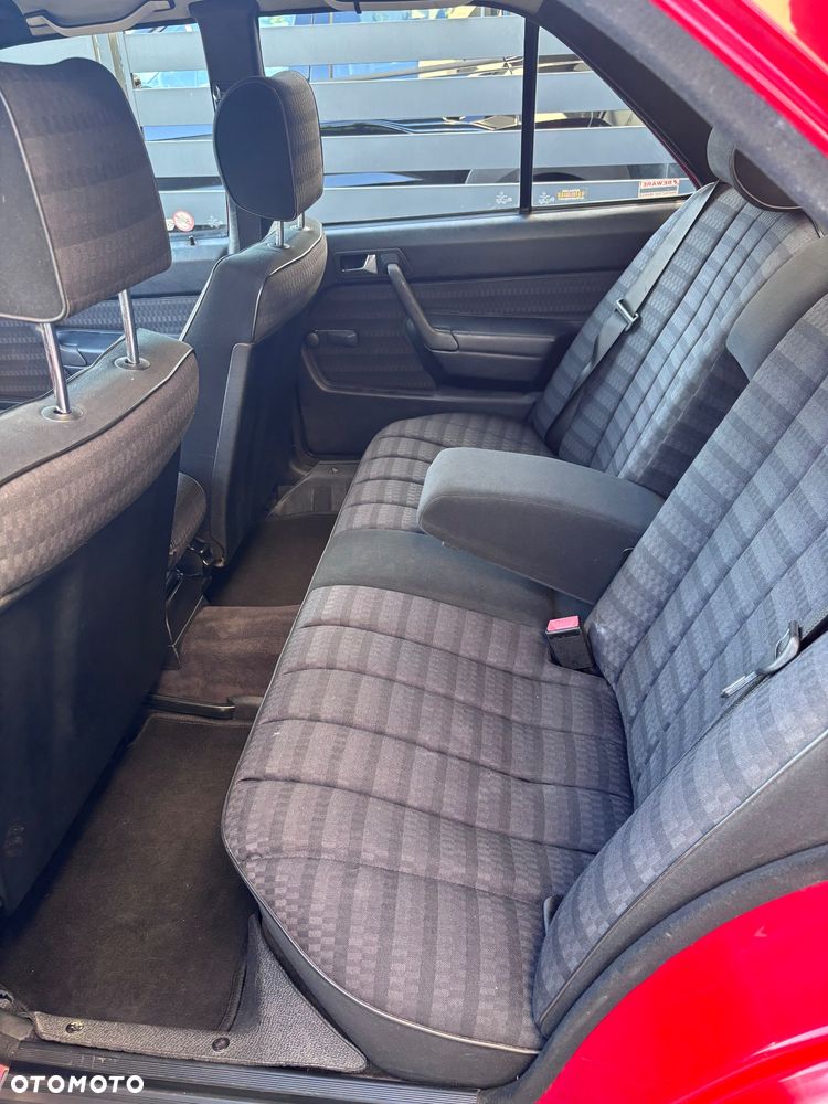 Mercedes-Benz W201 (190) - 4