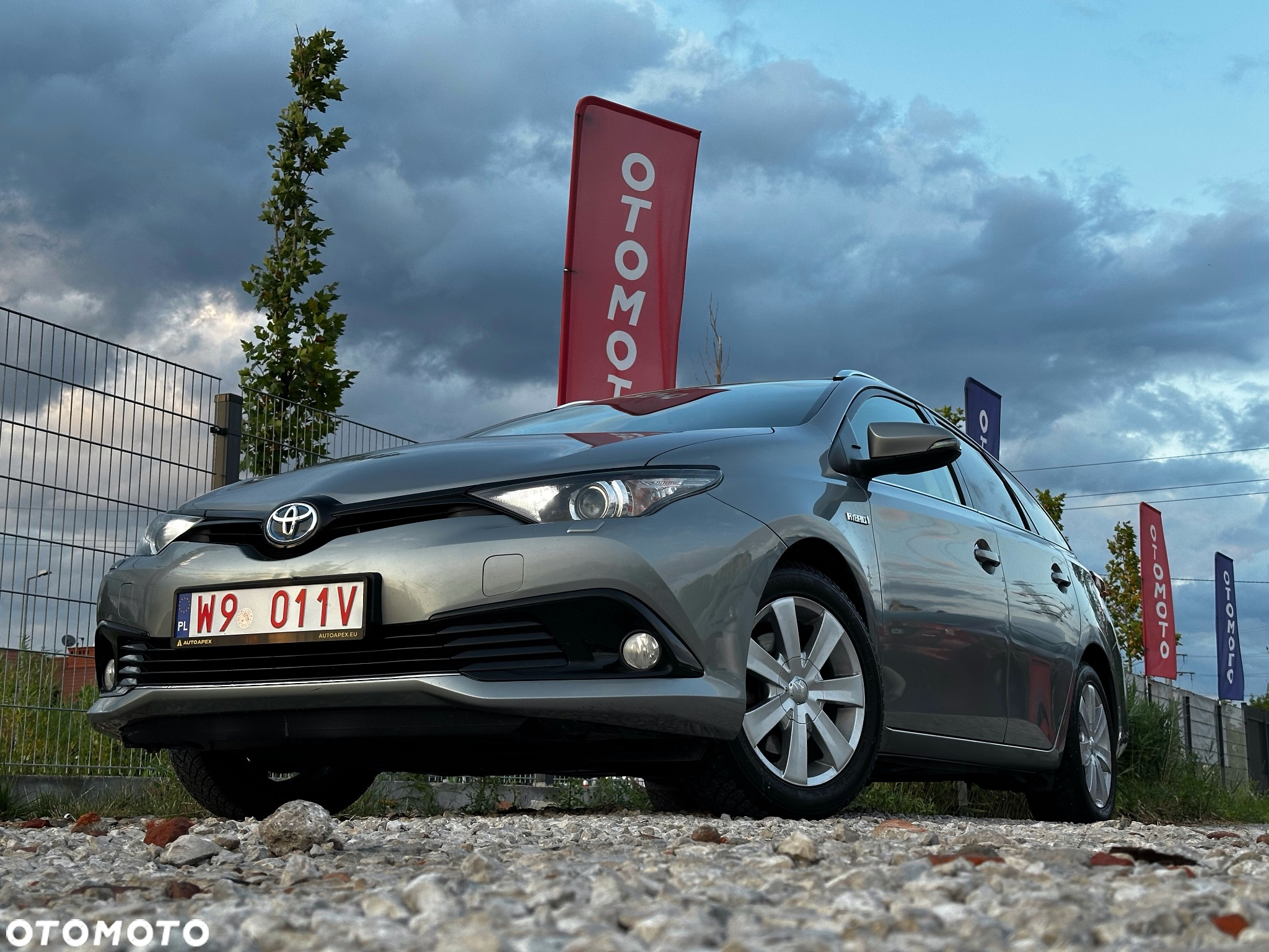 Toyota Auris 1.8 VVT-i Hybrid Automatik Cool - 2
