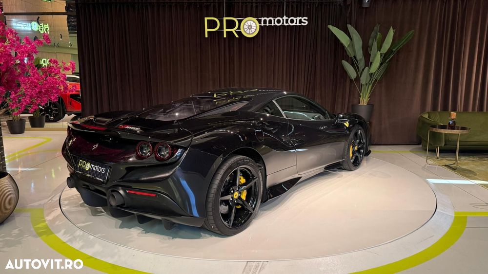 Ferrari F8 - 4