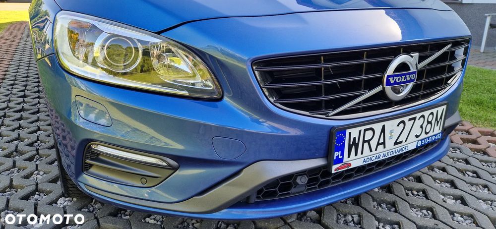 Volvo V60 D6 AWD Plug-in Hybrid Momentum - 13