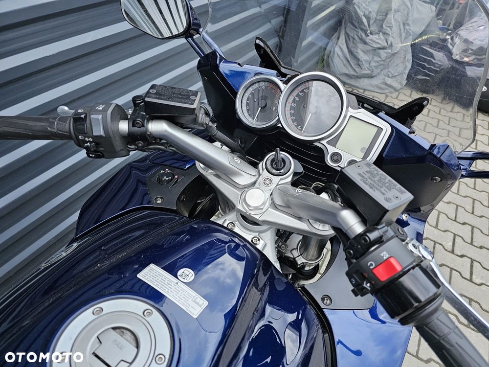 Yamaha FJR - 16