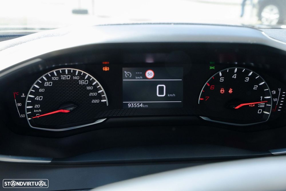 Peugeot 2008 1.2 PureTech Active - 12