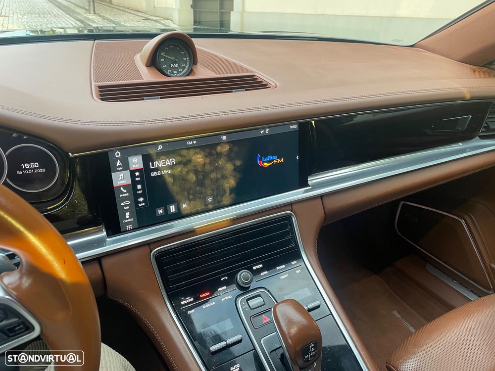 Porsche Panamera Sport Turismo 4 E-Hybrid 10 Years Edition - 29