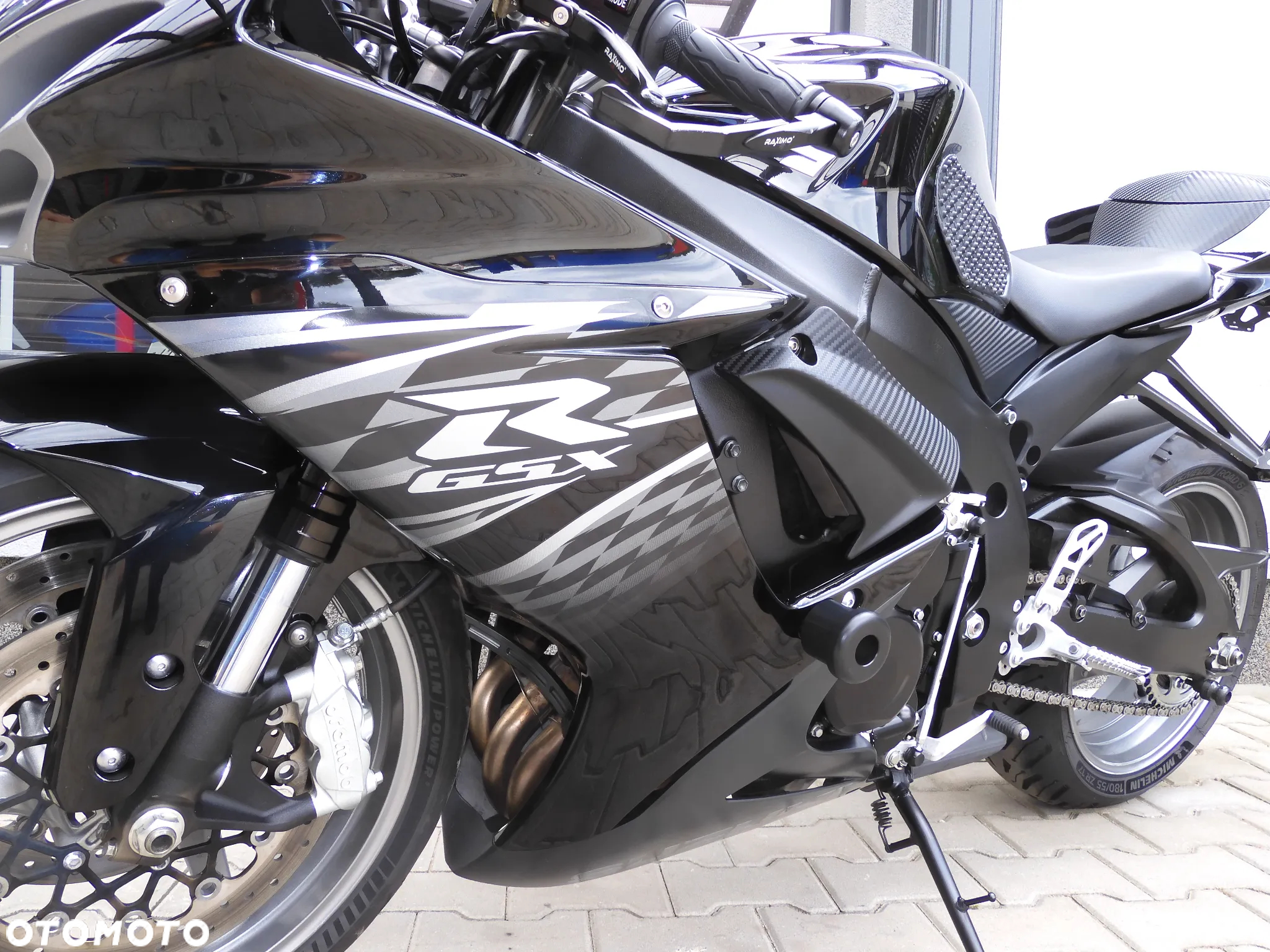 Suzuki GSX-R - 25