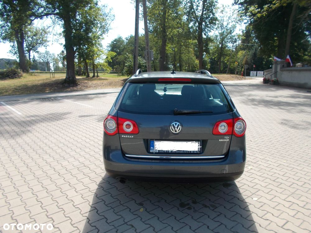 Volkswagen Passat Variant 1.6 TDI DPF BlueMot Comfortline - 3