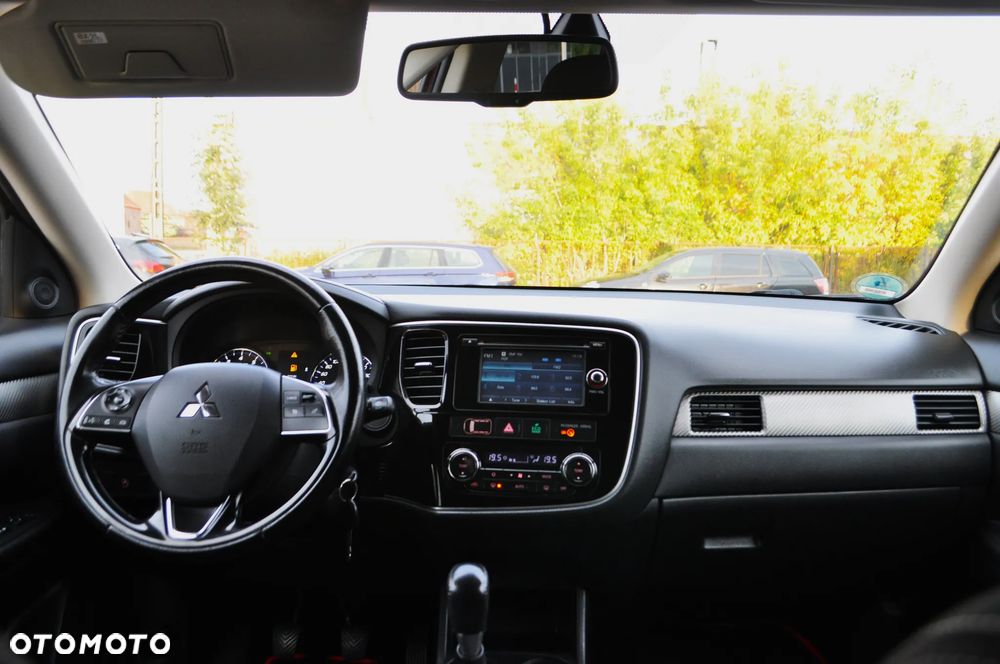 Mitsubishi Outlander 2.0 2WD Diamant Edition - 13