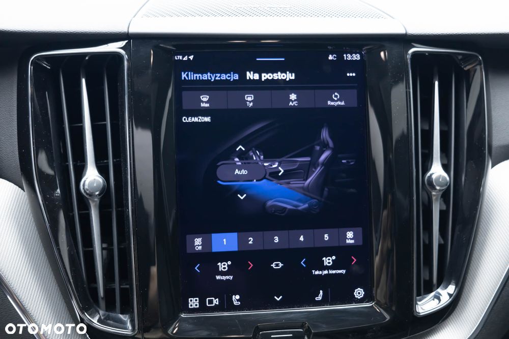 Volvo XC 60 T6 Plug-In Hybrid AWD Plus Black Edition - 24