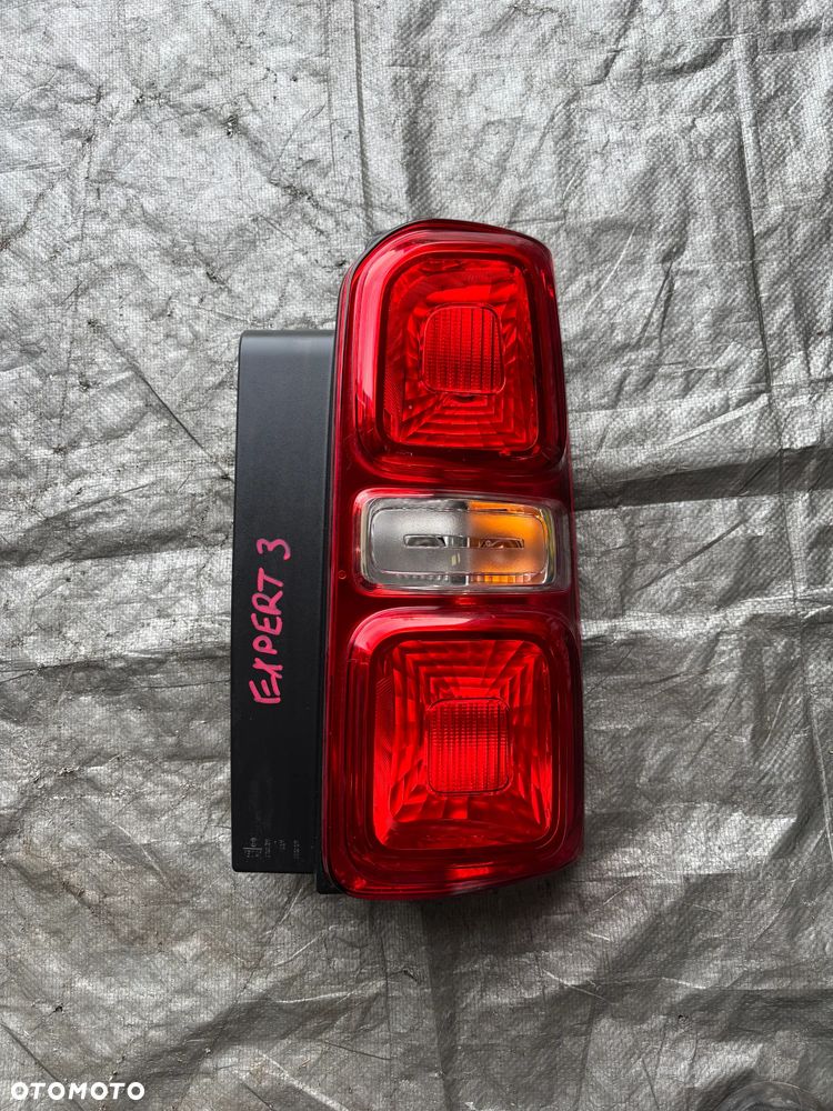 Peugeot Expert 3 III Citroen Jumpy lampa prawy tył 9808243080