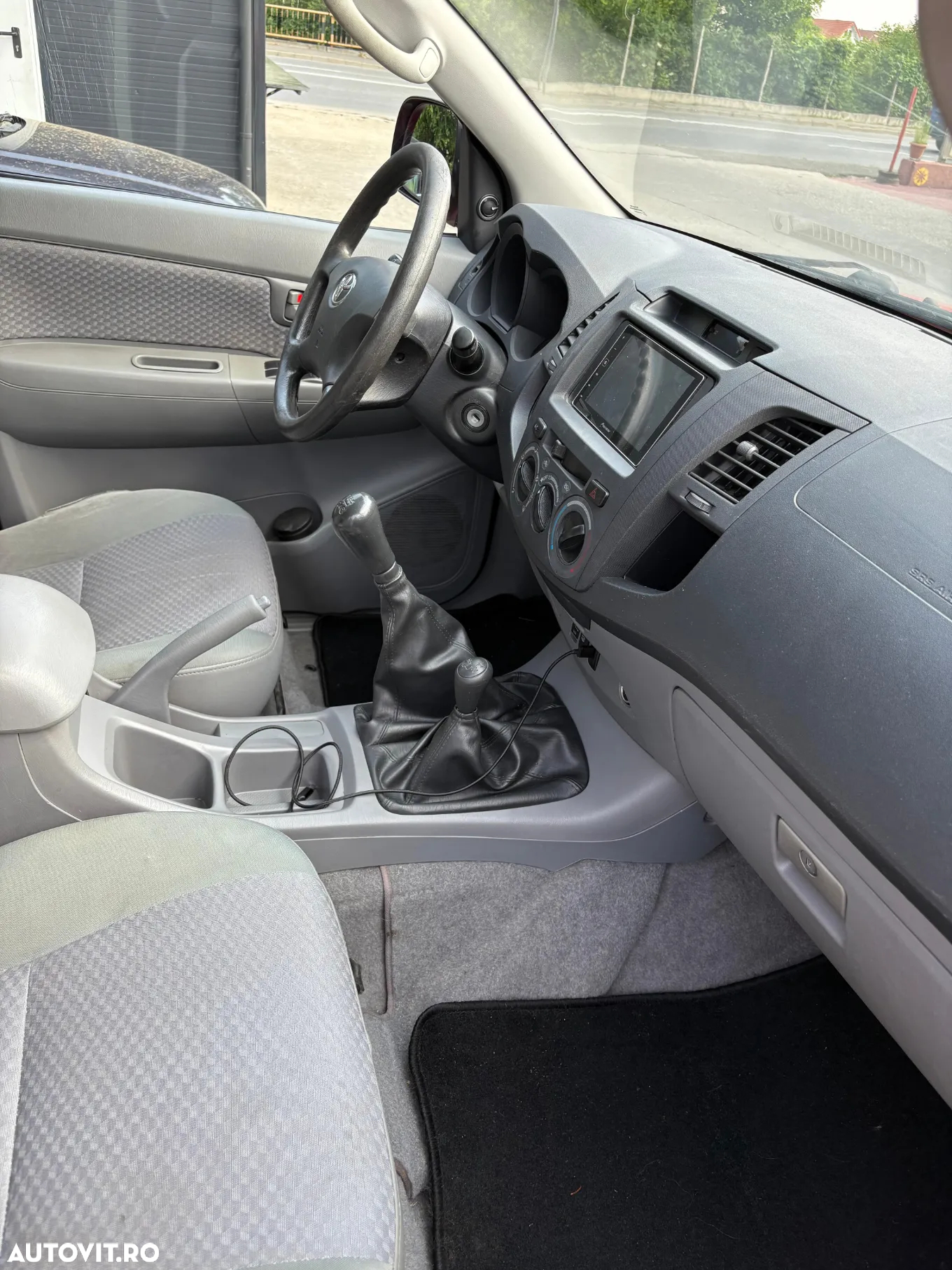 Toyota Hilux 4x4 Double Cab - 8