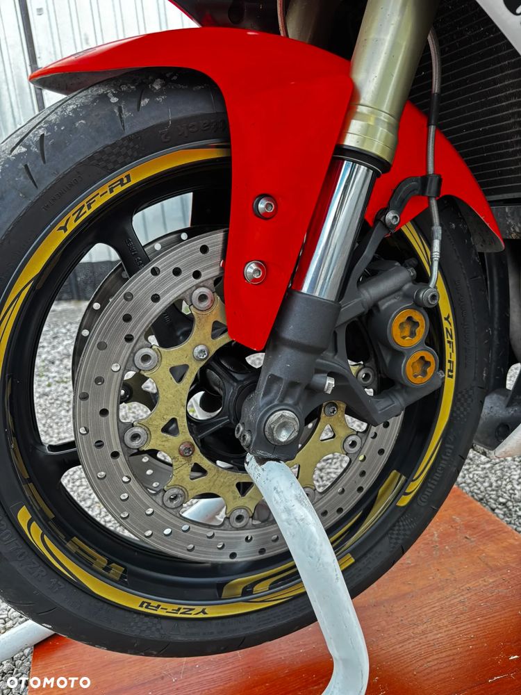 Yamaha R1 - 10